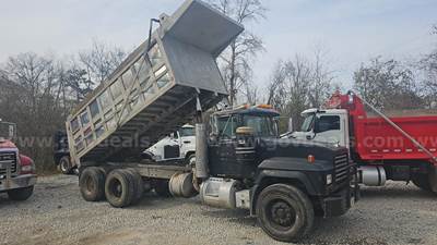 2000 Mack RD600 Dump Truck