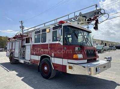 2000 Pierce Quantum 61� SkyBoom Aerial Ladder Fire Truck