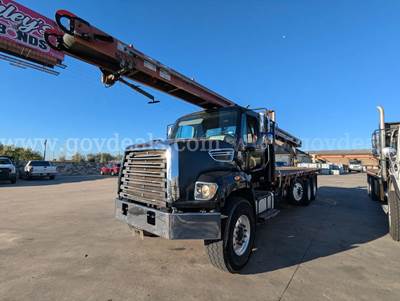 2015 Freightliner 108SD Tri/A Flatbed Truck w/ Cleasby FBR-6-40