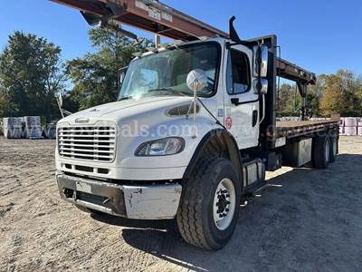 2015 Freightliner M2106 T/A w/ Cleasby Roofing Conveyor