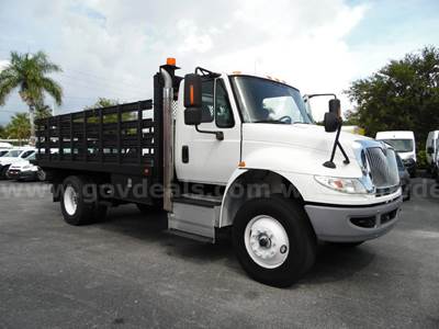 International 4300 FLATBED TRUCK CUMMINS DIESEL