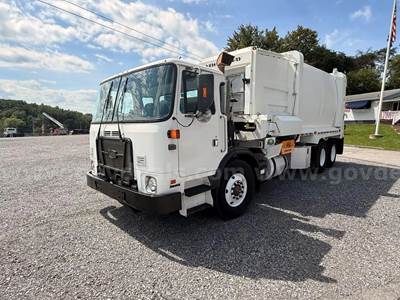 2017 Autocar Side Load Trash Truck