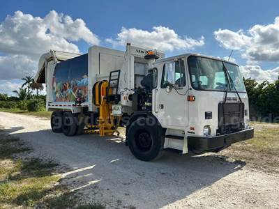 2013 Autocar ACX-64 - Allison Transmission - New Way 31yd ASL Side Loader