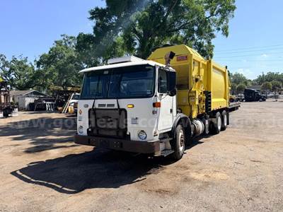 2016 Autocar Heil 28 Cu Yard SideLoad Garbage Truck