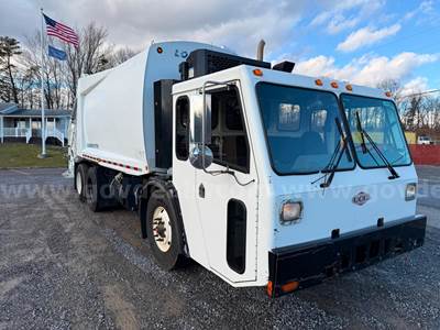 2013 Crane Carrier 25 Yard Trash Truck