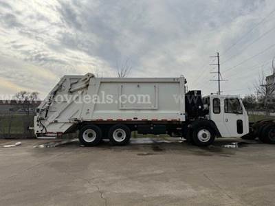 2008 Crane Carrier Co. Low Entry