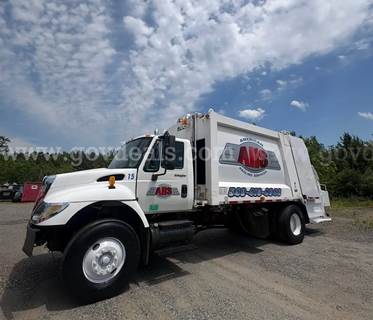 2004 International 7400 Garbage Truck
