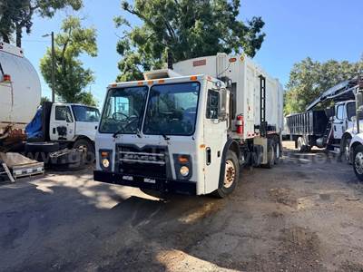 2014 Mack LEU600 with Heil T/A Rear Load Garbage Truck