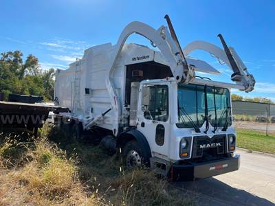 2010 Mack TerraPro MRU613 Tri/A Garbage Truck