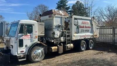 2013 Peterbilt 320 Side Load Garbage Truck