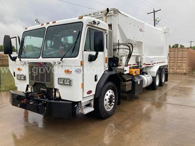 2017 Peterbilt 320 T/A Garbage Truck