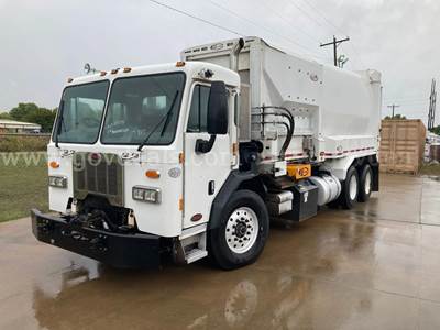 2016 Peterbilt 320 T/A Garbage Truck