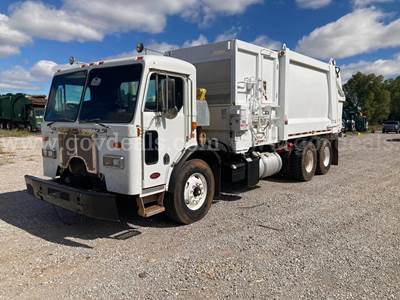 2009 Peterbilt 320 T/A Side Loader Garbage Truck