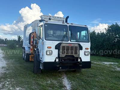 2019 Peterbilt 520 ASL garbage truck with Labrie