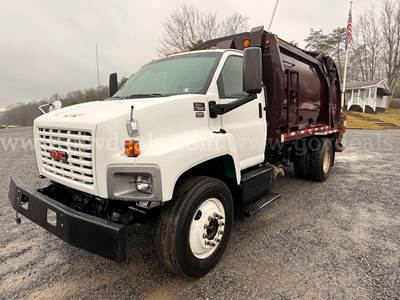 2004 GMC C7500 11 Yard Trash Truck