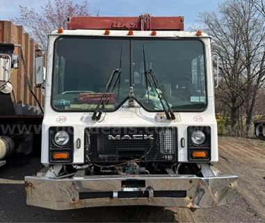 1996 Mack MR