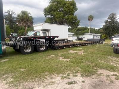 Rgn 53 foot  Low boy 32 feet in the well double drop