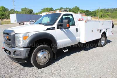 2012 Ford F-550 4X4 6.7 DIESEL WITH LUBE MATE REELS AND AIR COMPRESSOR