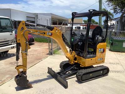 CAT Model 301.5 Mini-Excavator Cat 24hp Diesel Engine, Rubber Adjustable Width Tracks