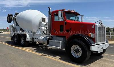 2015 Peterbilt mixer truck