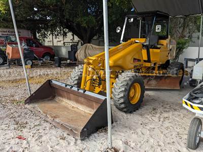MAULDIN 413XT Maintainer Diesel, All Wheel Drive, 10� Moldboard, Front Bucket, Rear Scarifier