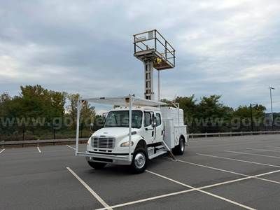2011 Freightliner M2 106 Crew Cab Scissor Truck Low Miles! Ready To Go!
