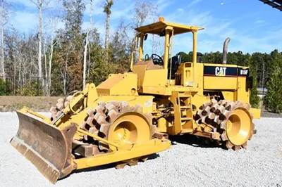 1998 Caterpillar 815F Self Propelled Pad Foot Compactor