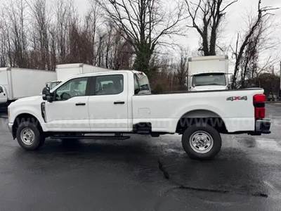 2023 LOW MILE Ford F350 Crew Cab 4x4 Long Bed Pick Up