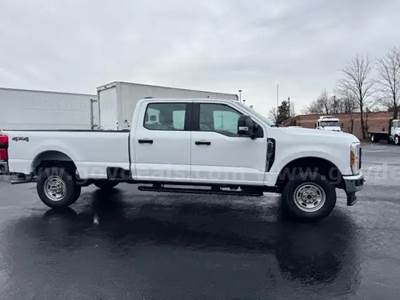 2023 LOW MILE Ford F350 Crew Cab 4x4 Long Bed Pick Up
