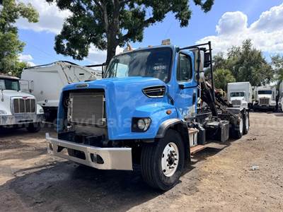 2013 Freightliner 108SD T/A Roll Off Truck