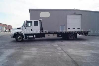 2018 International DuraStar 4300 S/A Extended Cab Rollback Truck
