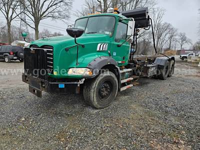 2008 Mack GU813 Roll Off Truck
