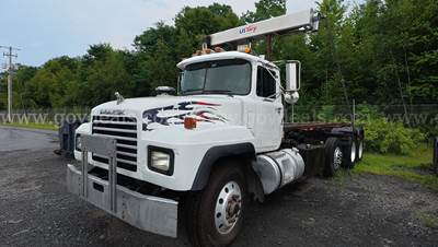 1999 Mack RD688S Roll Off Tri/A Truck