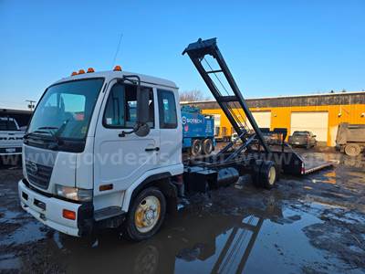 2006 Nissan UD2000 Roll off Truck