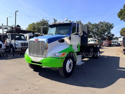 2005 Peterbilt 335 S/A Hooklift Truck