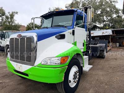 2005 Peterbilt 335 S/A Hooklift Truck