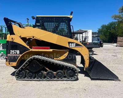 CATERPILLAR SKID STEER MODEL 257B, DIESEL, RUBBER TRACKS