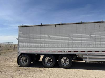 2018 Wilson Pacesetter Grain Hauler/Oil Seed Trailer