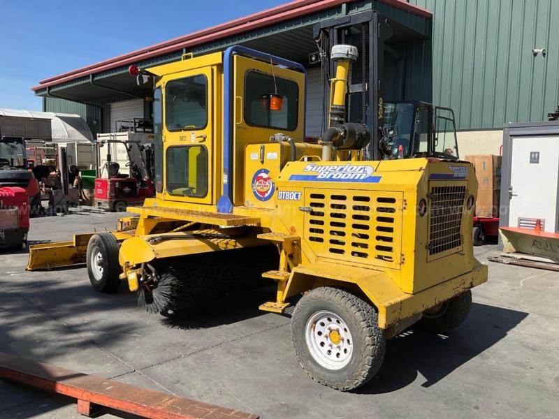 SUPERIOR BROOM SWEEPER MODEL DT80CT, CUMMINS DIESEL ENGINE, ENCLOSED