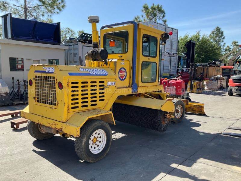 SUPERIOR BROOM SWEEPER MODEL DT80CT, CUMMINS DIESEL ENGINE, ENCLOSED CAB, ARTICULATING BROOM For