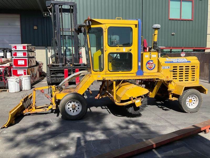 SUPERIOR BROOM SWEEPER MODEL DT80CT, CUMMINS DIESEL ENGINE, ENCLOSED