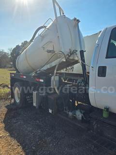 2011 Ford F-750 Vacuum Septic Truck porta potty