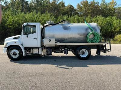 2017 Hino Septic Tank/ Port John Pumper