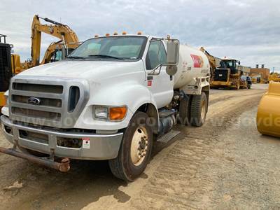 2012 Ford F-750 XL SD 2,000 Gallon S/A Water Truck