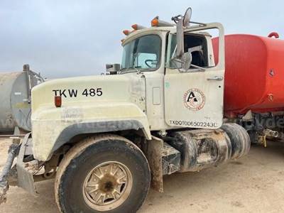 1992 Mack RD690S T/A Water Truck