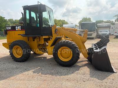 1999 caterpillar 924F wheel loader