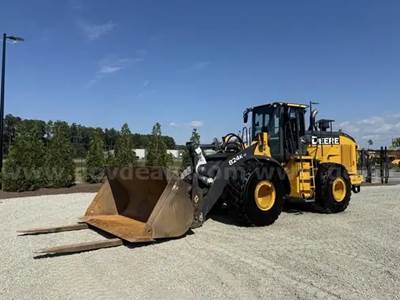 2017 John Deere 824K 4WD Articulated Wheel Loader