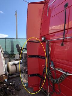 2009 Volvo VNL Cab Fairing Lower driver side