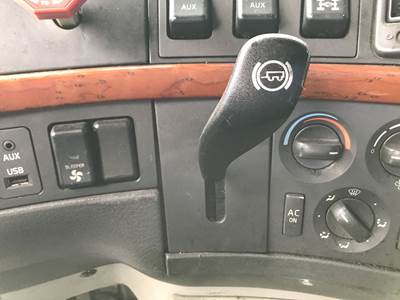 2011 Volvo VNL Dash Panel