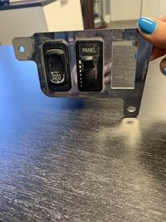 Freightliner Cascadia Dashboard Switch panel, foot well and mirr heat